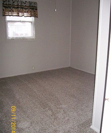 4th image of 421 S Park Dr