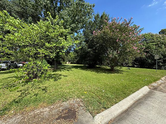 3rd image of 5414 Lorraine Dr