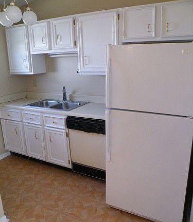 5th image of 884 Pebblelane Dr