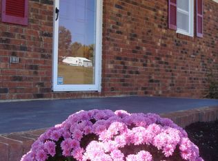 180 Oak St, Boiling Springs, SC 29316