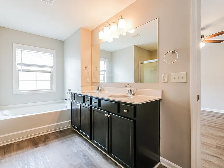 538 Jadetree Ln — Photo 12