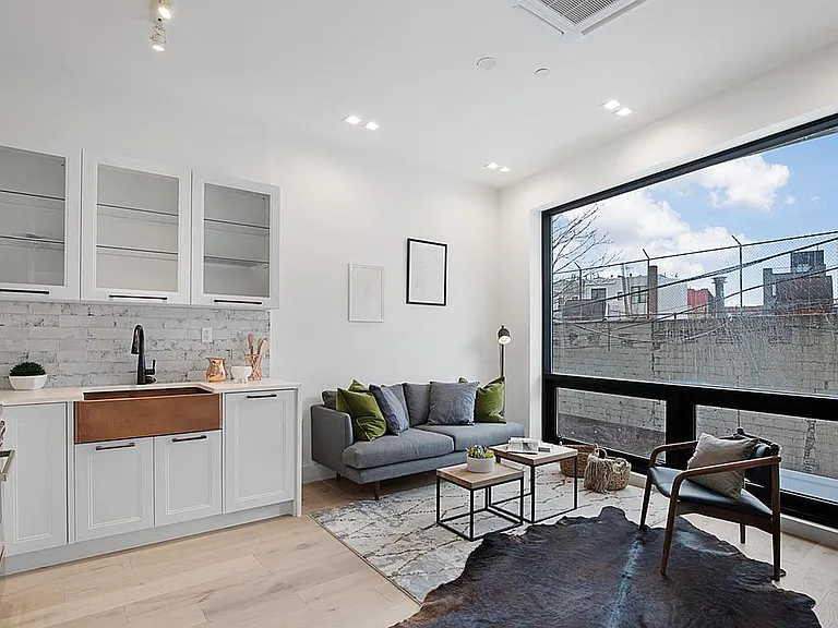 1003 Willoughby Ave #2R — Photo 1