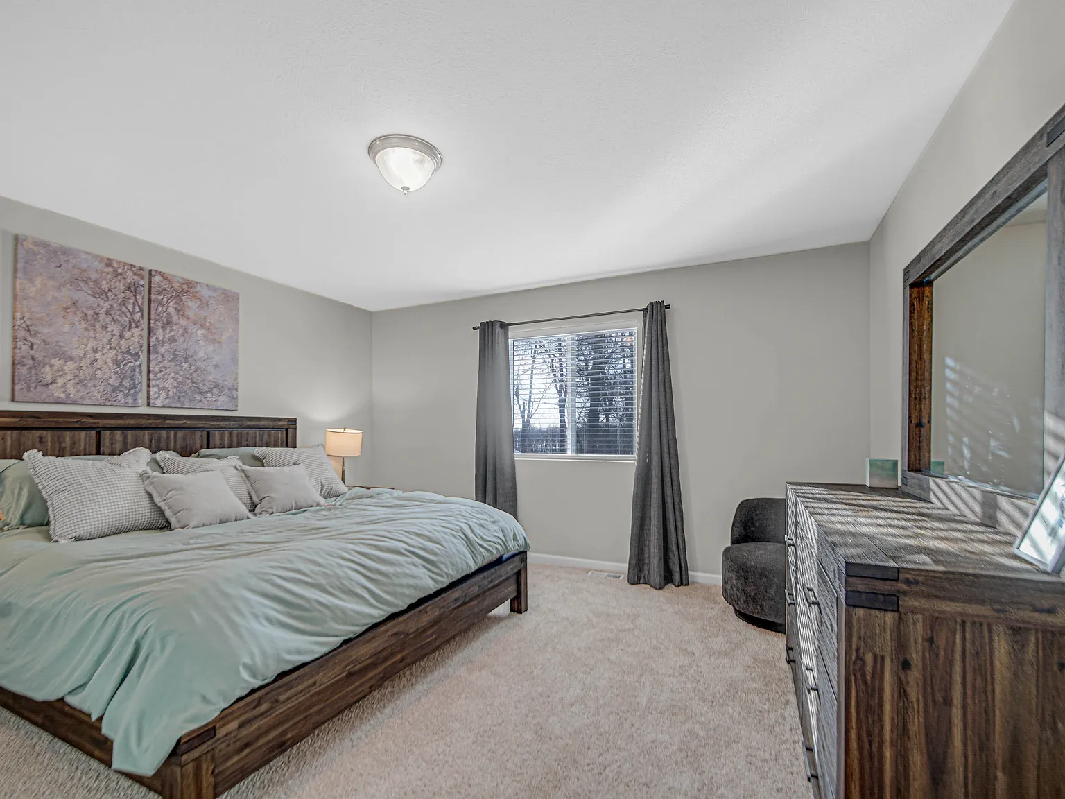 3 bed, $6,000 — Photo 2