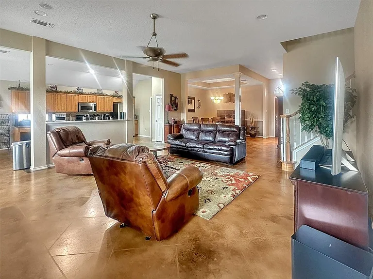 10717 Greenview Ct — Photo 5