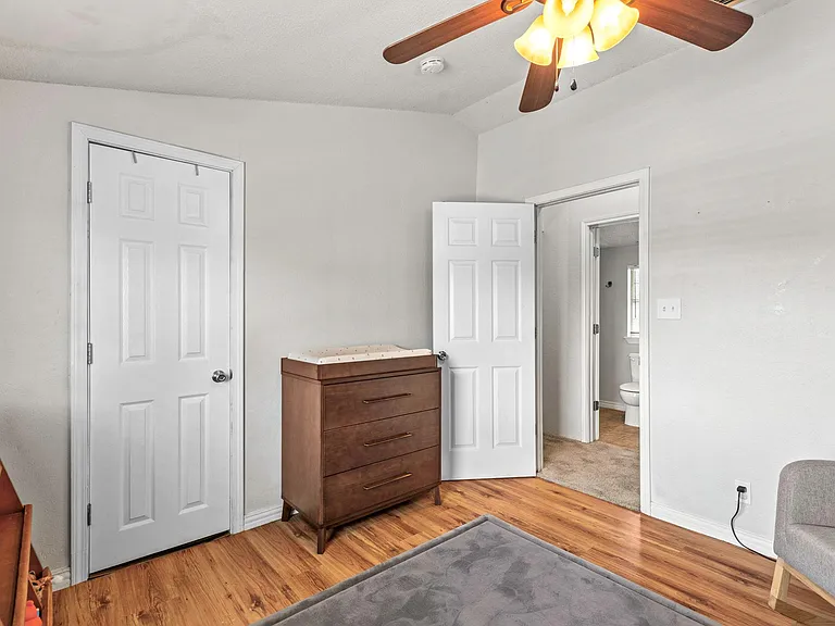 11004 Elm St — Photo 16