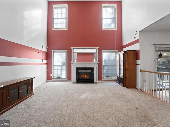 3rd image of 5024 Queensbury Cir