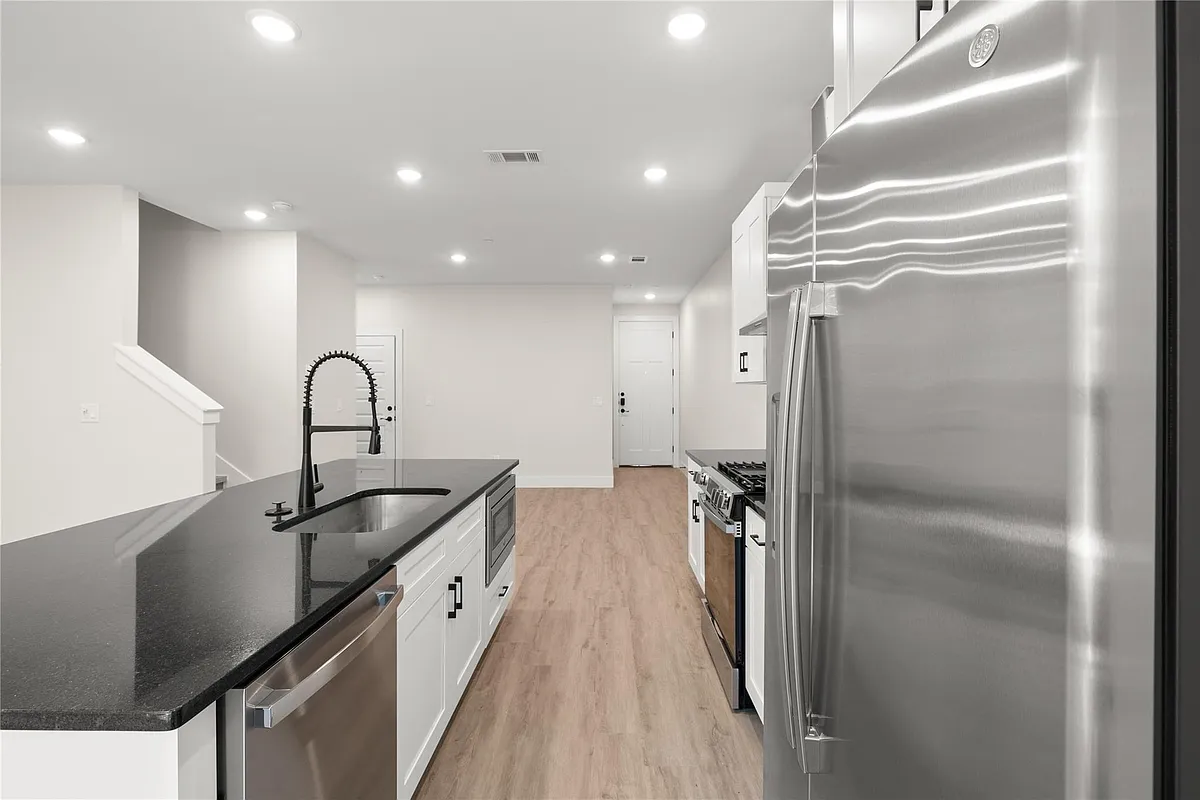 Building Photo - 5512 Mobeetie Loop