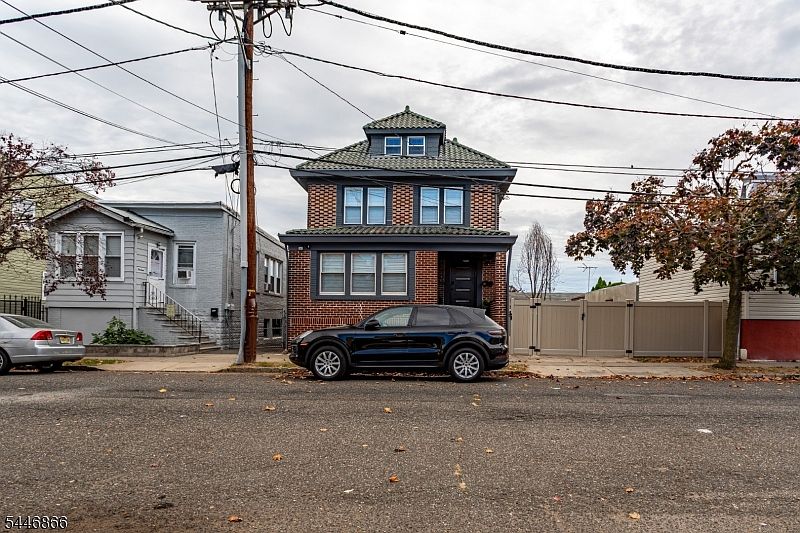 1st image of 11 Edison St