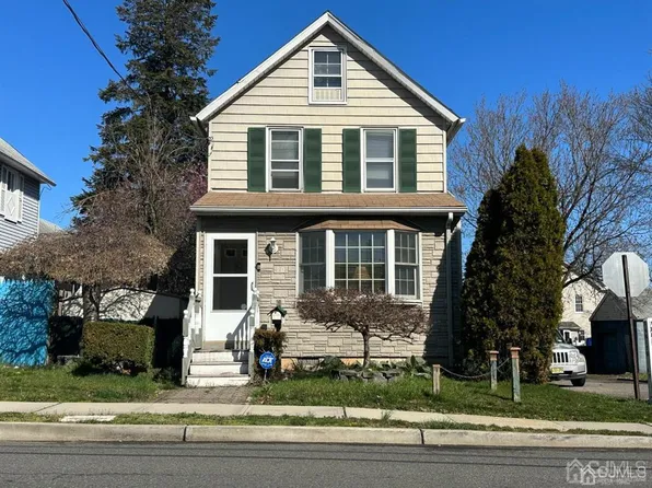 90 Albert St, Woodbridge, NJ 07095