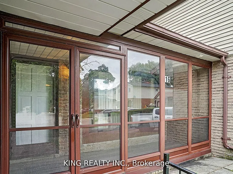 16 Wimbledon Ct — Photo 7