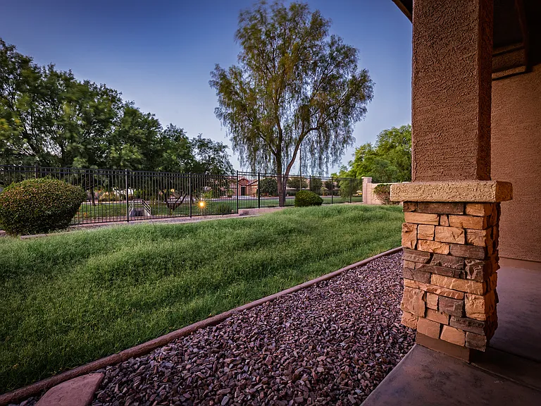 562 E Janet Way — Photo 31