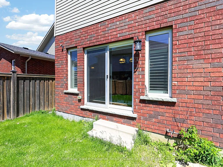36 Kayla Cres — Photo 46