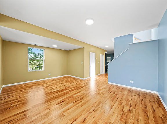 4th image of 1917 S Trumbull Ave