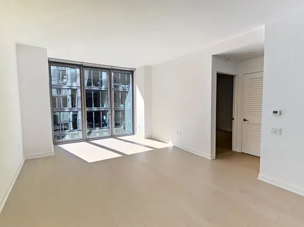 7 West 21st Street image 7 of 24