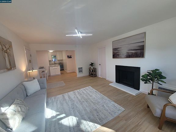 4th image of 375 Camelback Rd APT 23