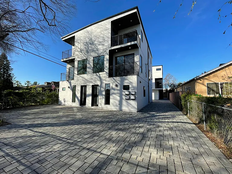 6347 Farmdale Ave — Photo 1
