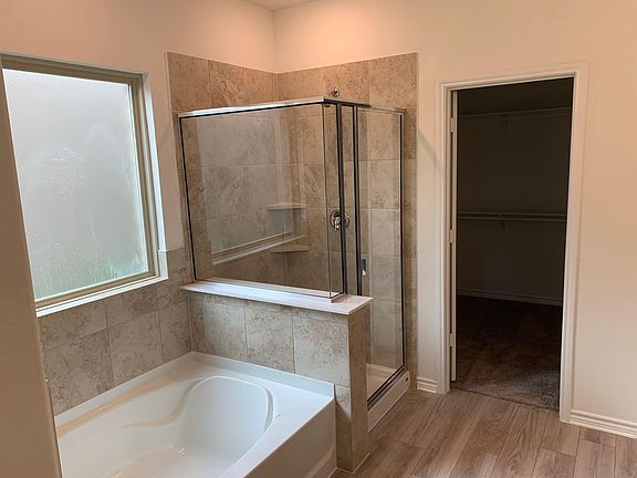 4th image of 996 Tule Dr