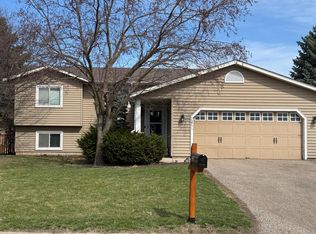 13955 Yosemite Ct, Savage, MN 55378