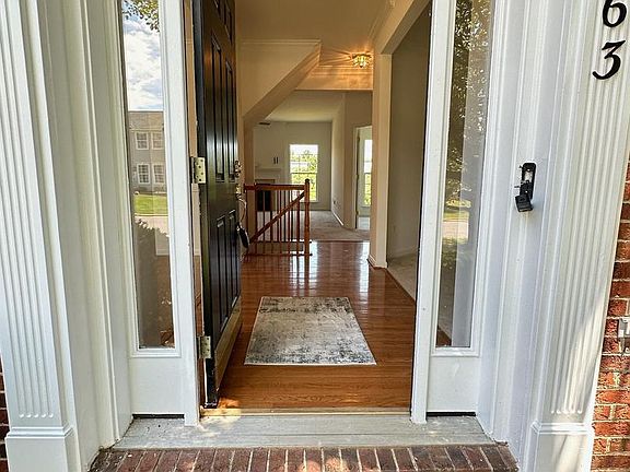 3rd image of 863 Fox Den Rd