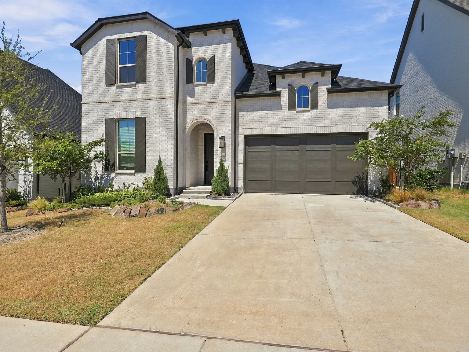 4 bed, 1996 sqft, $2,450 — Photo 2