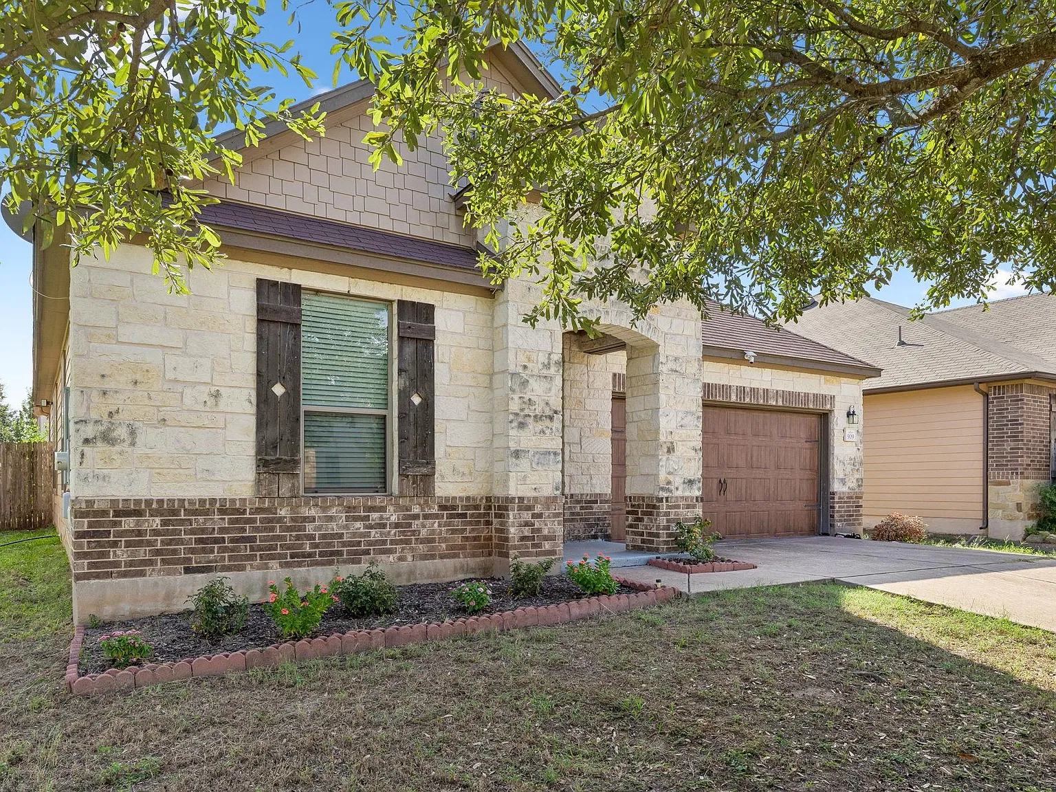 3 bed, 2.0 bath, 1375 sqft, $1,950 — Photo 3