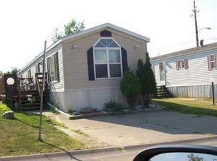 4852 Wooddale Dr, Davenport, IA 52806