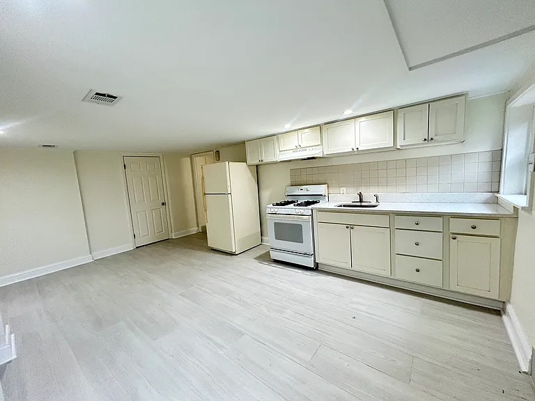 2124 Saint Paul St #B — Photo 5