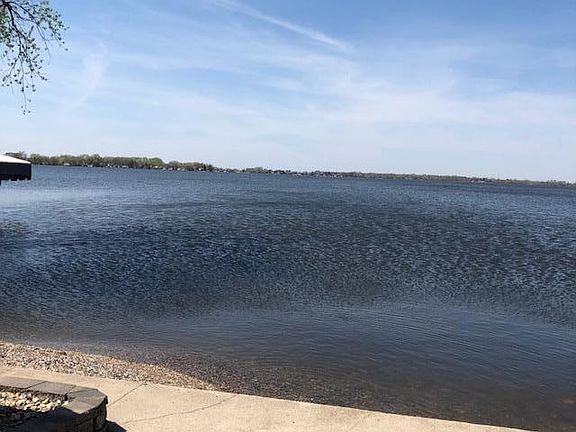 2nd image of 1040 S Lake Dr