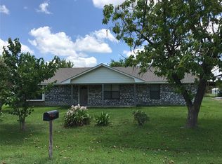 424 N 4th St, Normangee, TX 77871