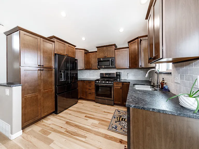 230 Hooper Ct — Photo 14