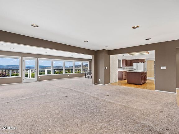 5th image of 714 Country Club Dr
