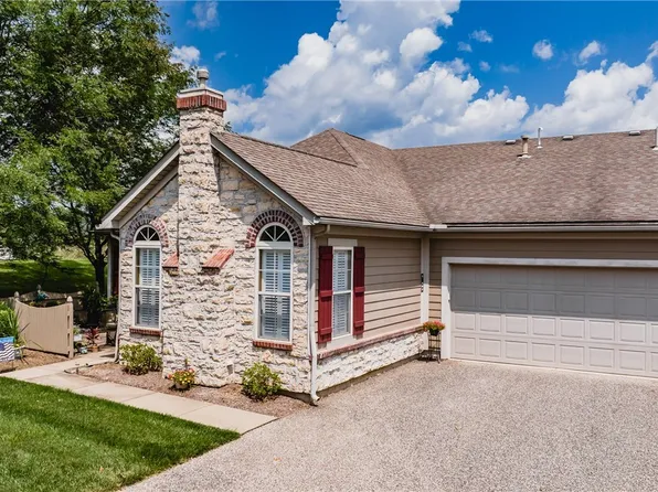 1-102 The Flds, Williamstown, WV 26187