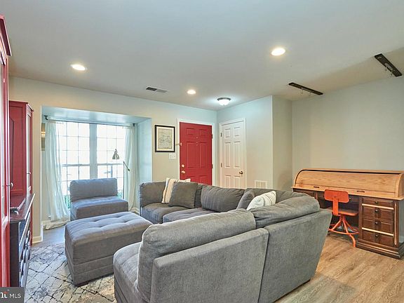 5th image of 13729 Denham Way #84