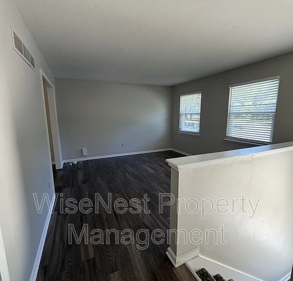 1820 E Cherokee Ln — Photo 4