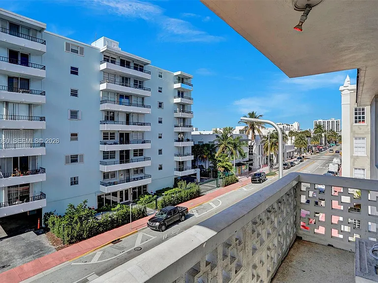 713 Collins Ave #42 — Photo 34
