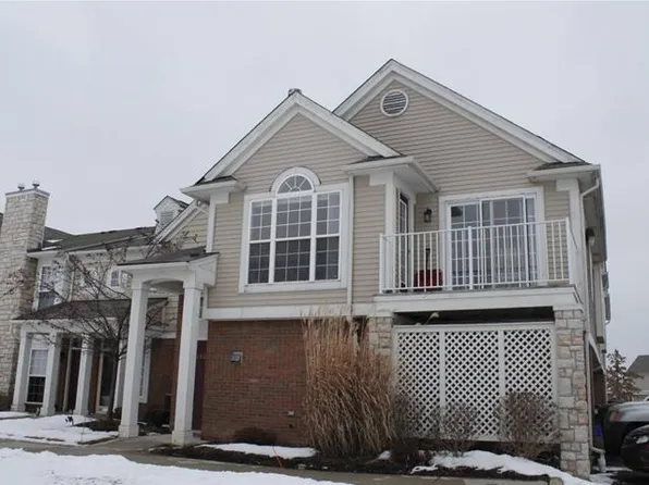 28210 Oakmonte Cir E #1, New Hudson, MI 48165
