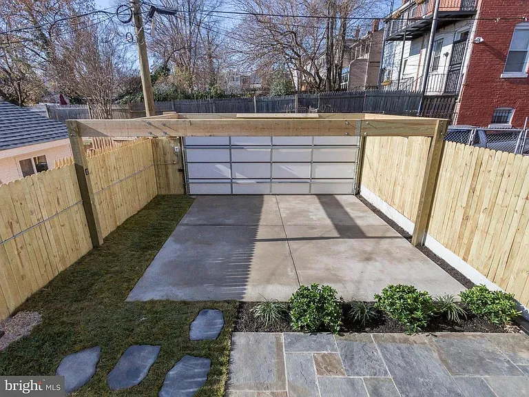 Dedicated, secure back yard with parking space. Great for grilling, herbs, relaxing!
