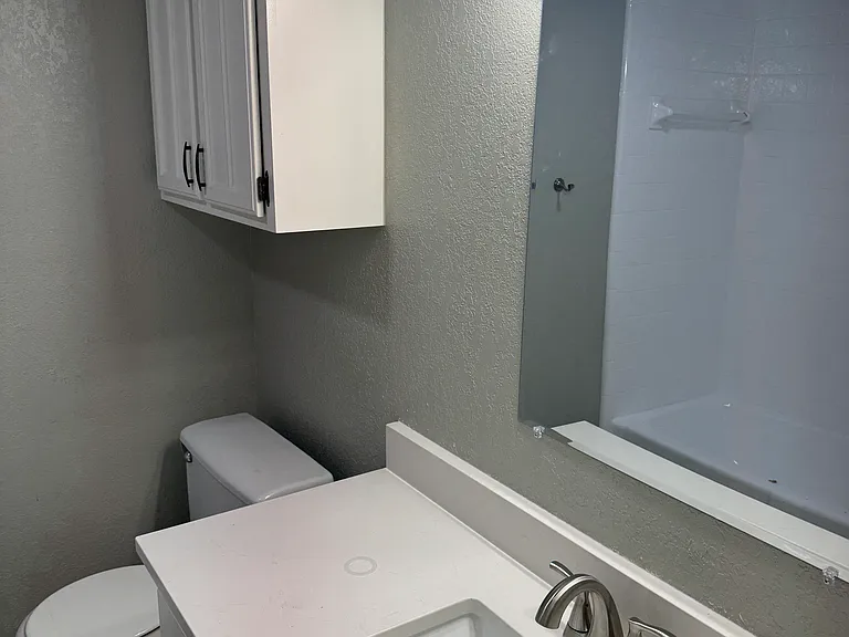 Middle bath, quartz vanity.