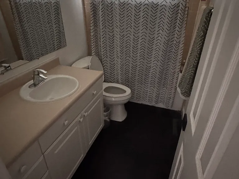 1054 E Fairmont Dr — Photo 10