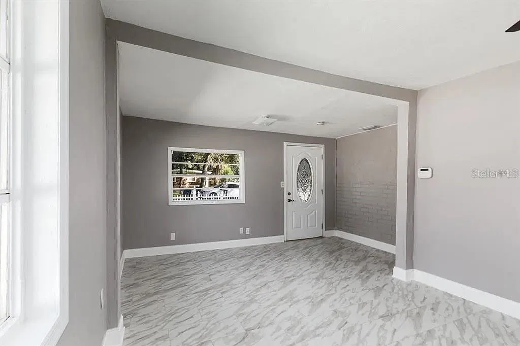 2 bed, 1.0 bath, 1056 sqft, $2,300 — Photo 2