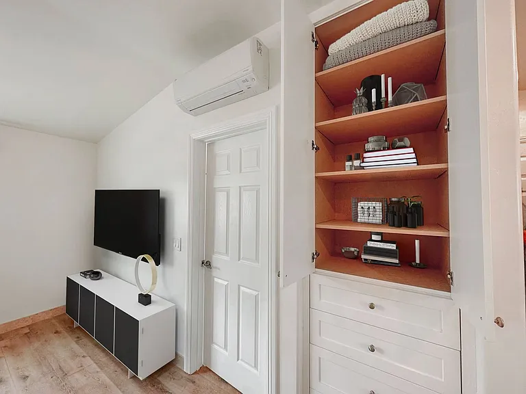 2425 Sarbonne Dr #3 — Photo 5