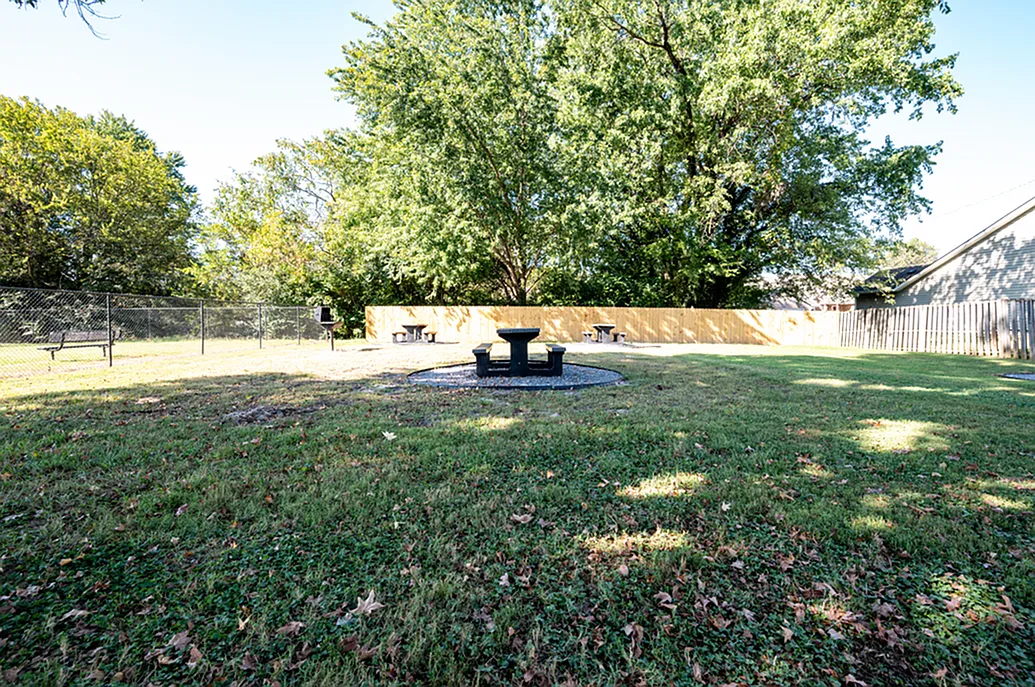 Canyon and Knox Landing Apartments — Photo 4