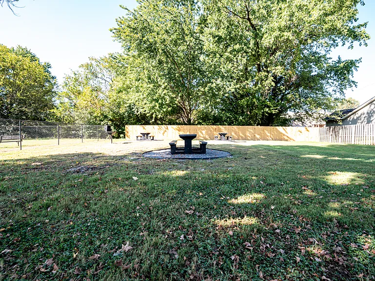 Canyon and Knox Landing Apartments — Photo 4