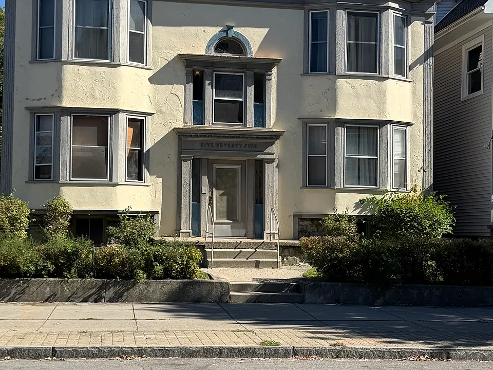 575 Elmwood Ave #4
