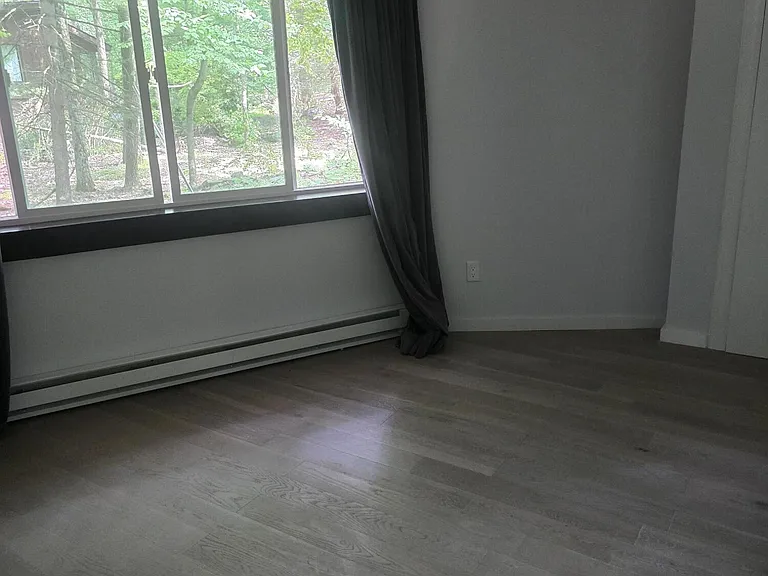 127 Longridge Dr — Photo 5