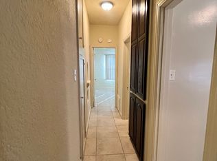 Large Upstairs One Bedroom One Bath! With First-Come First-Serve Parking Available, Long Beach, CA 90806