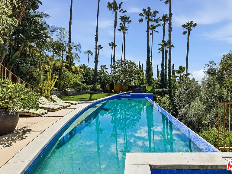 6203 Temple Hill Dr — Photo 18