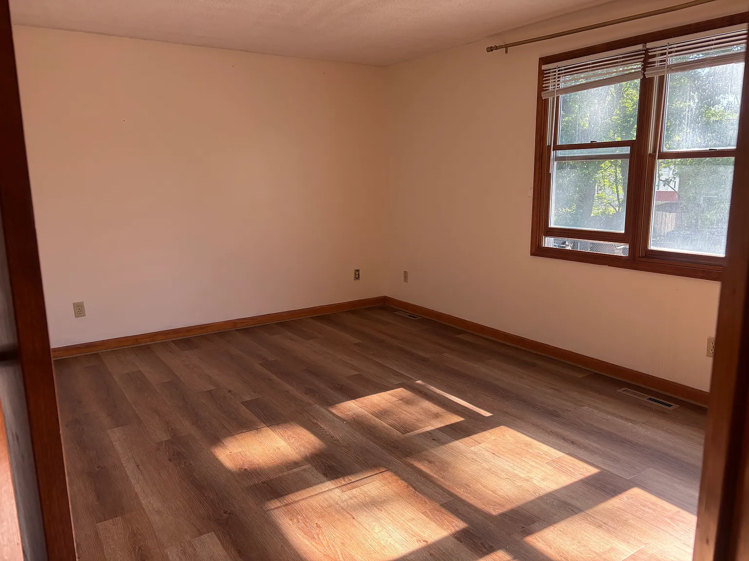 3 bed, 1.5 bath, 1447 sqft, $950 — Photo 2