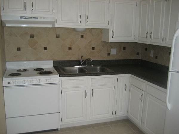 1st image of 1705 Girard Blvd SE APT 2