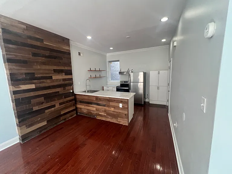 628 N 16th St — Photo 24